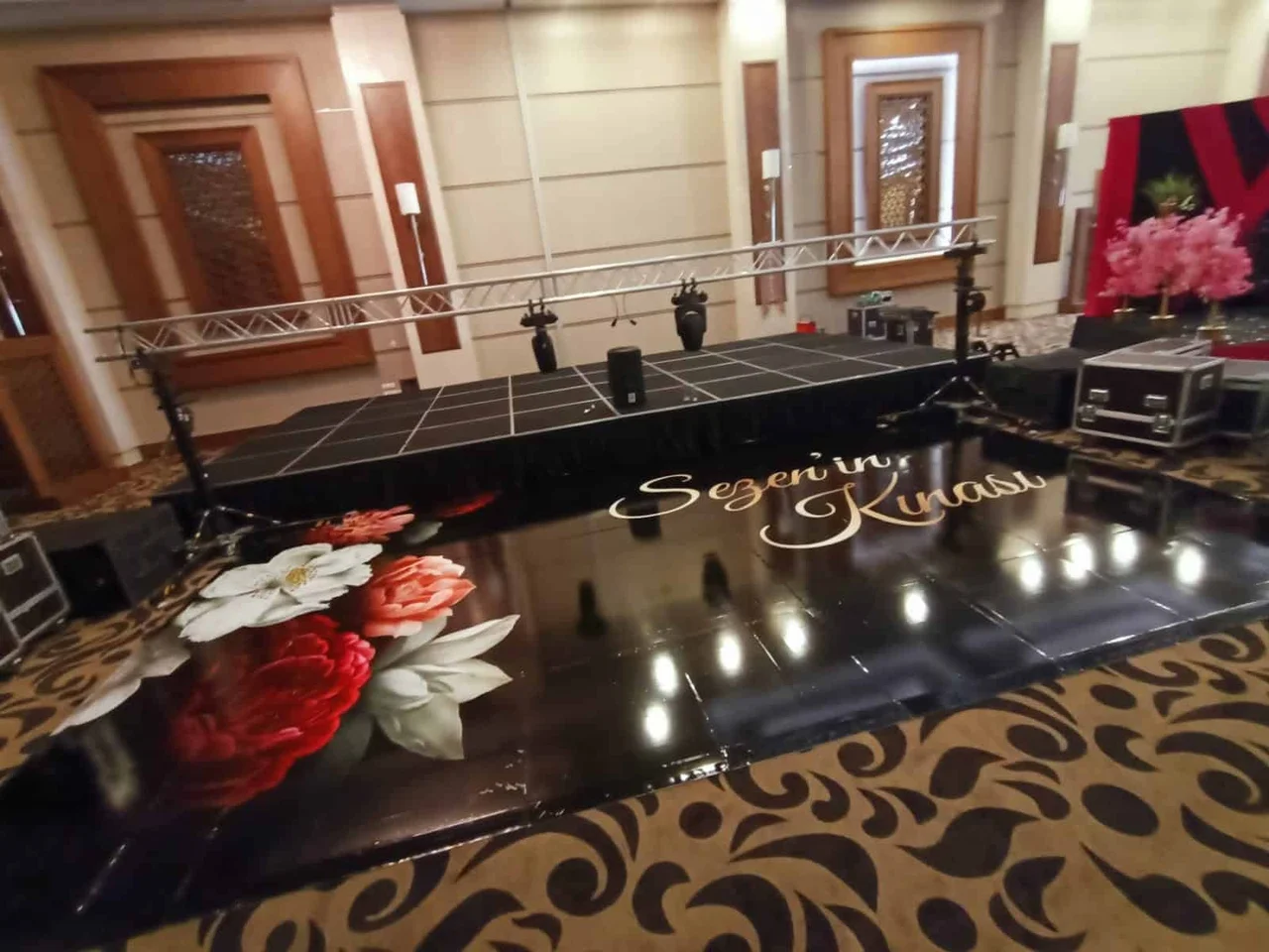 Afyon sahne kaplama — Bender Reklam üretimi ve montajı (2)